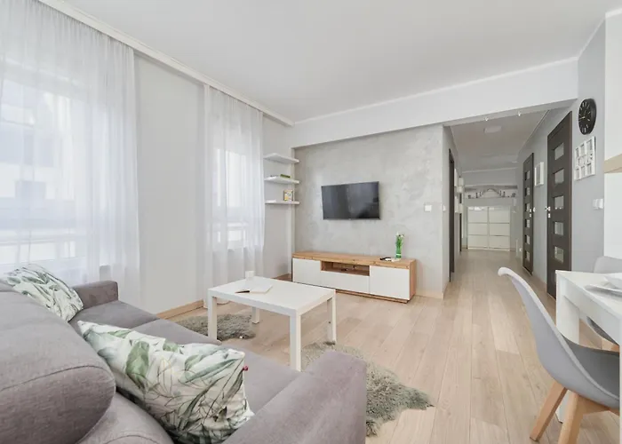 Spacious & Elegant Family Apartment With Parking Space & Ac In Wroclaw By Noclegi Renters