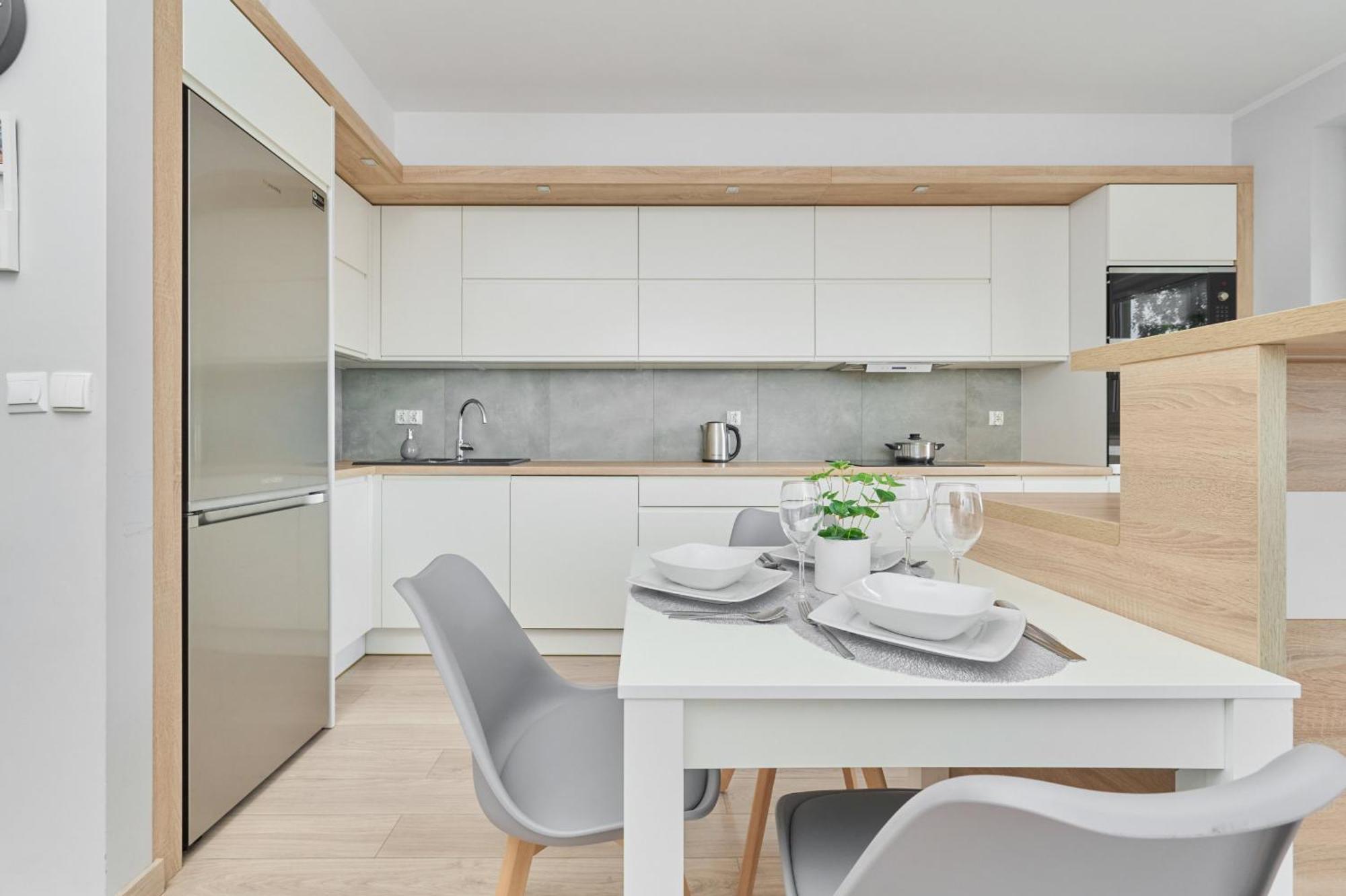 Leilighet Spacious & Elegant Family With Parking Space & Ac In By Renters *