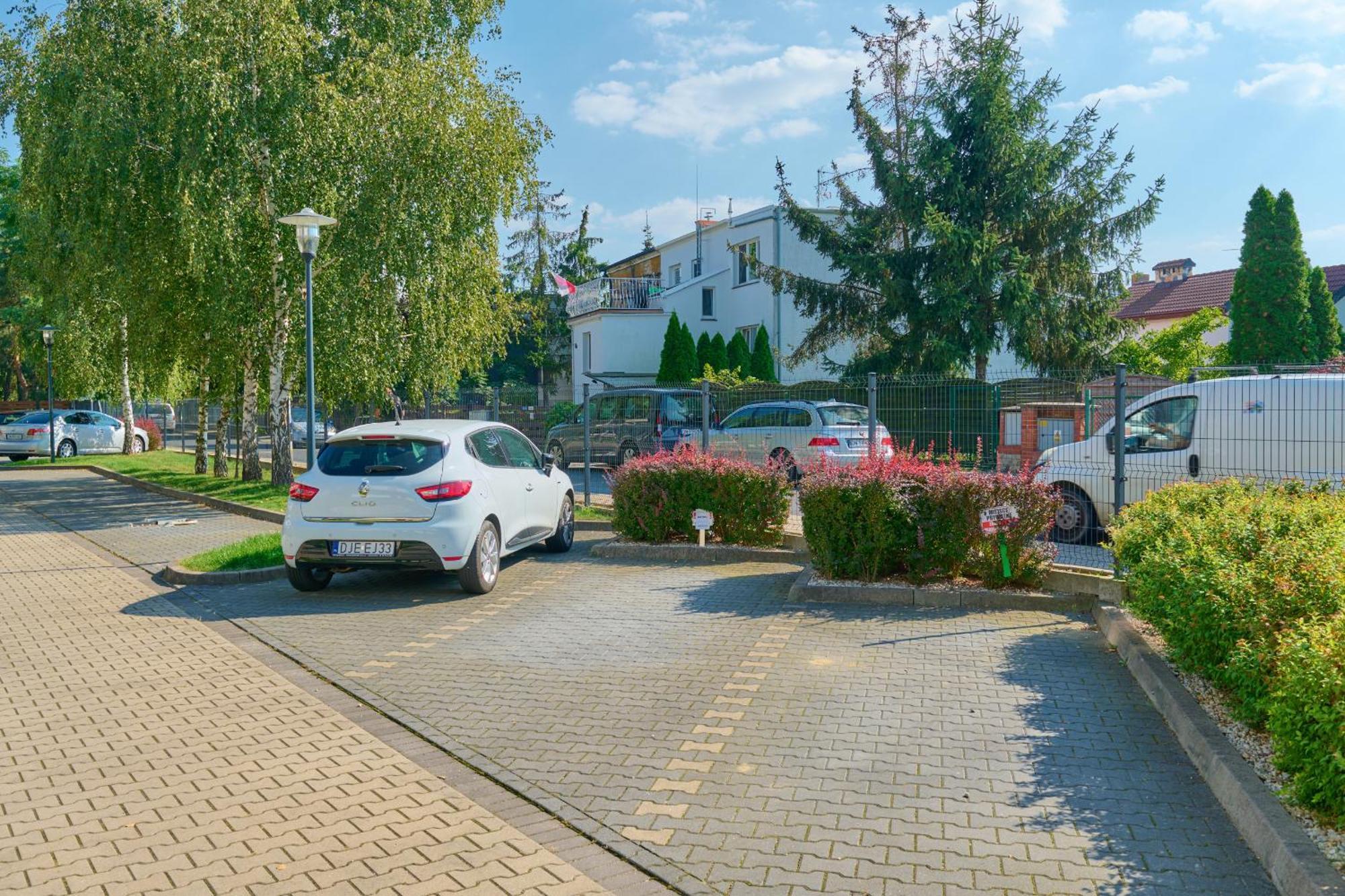Spacious & Elegant Family With Parking Space & Ac In By Renters * Wrocław