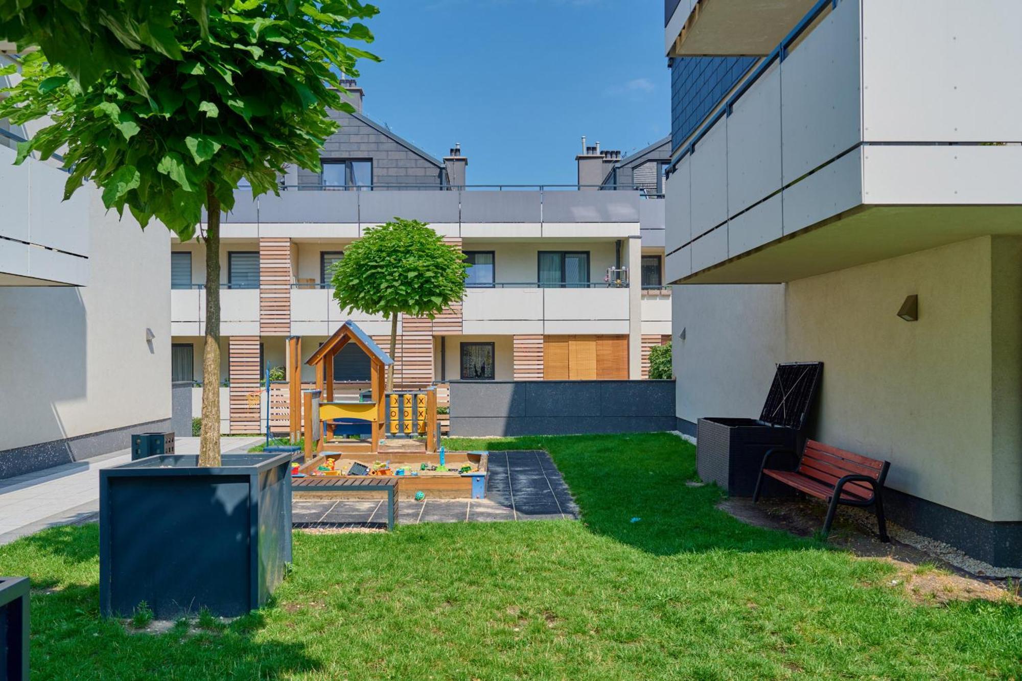Leilighet Spacious & Elegant Family With Parking Space & Ac In By Renters *